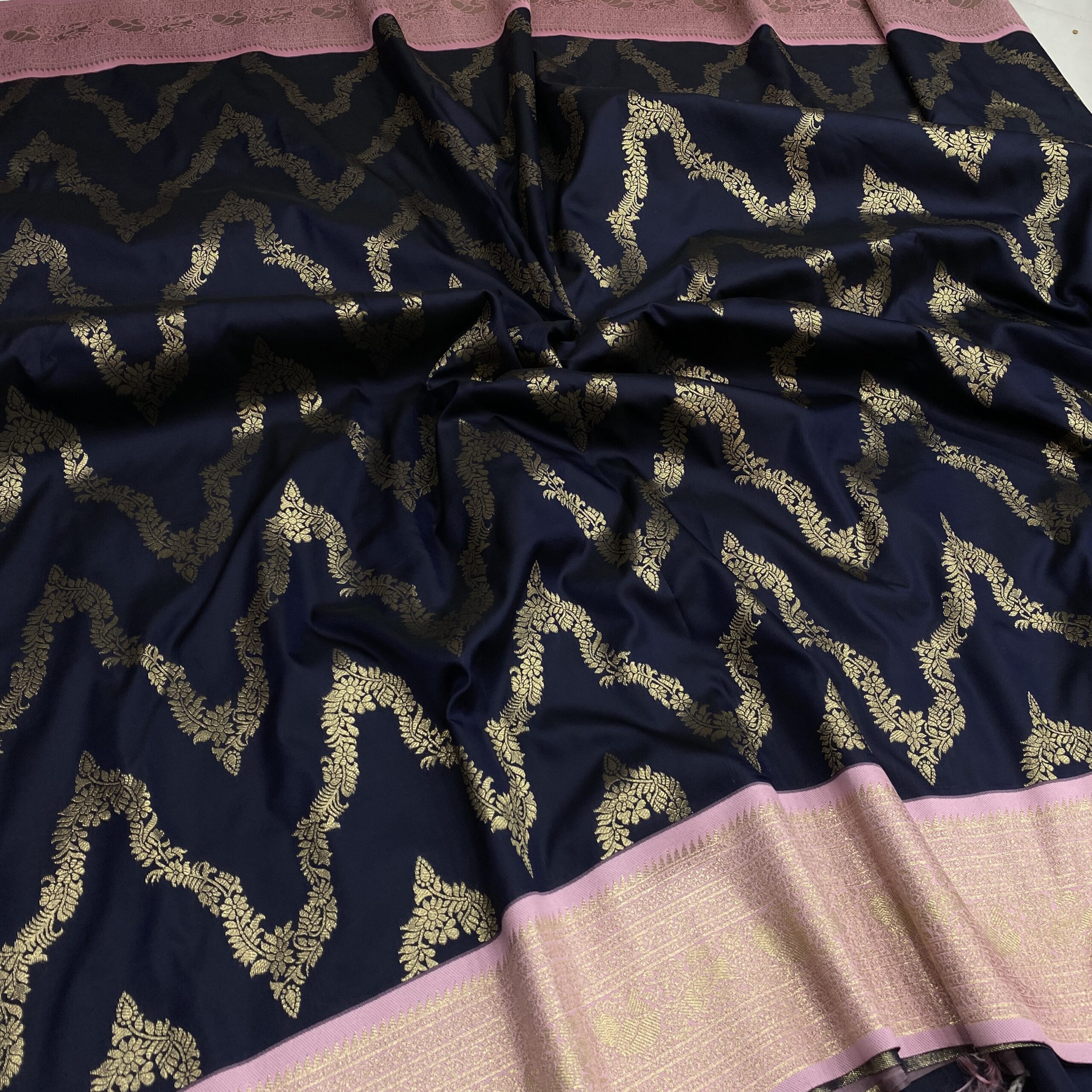 Semi Silk Zari Zig Zag Kanchi Border Saree Navy Body