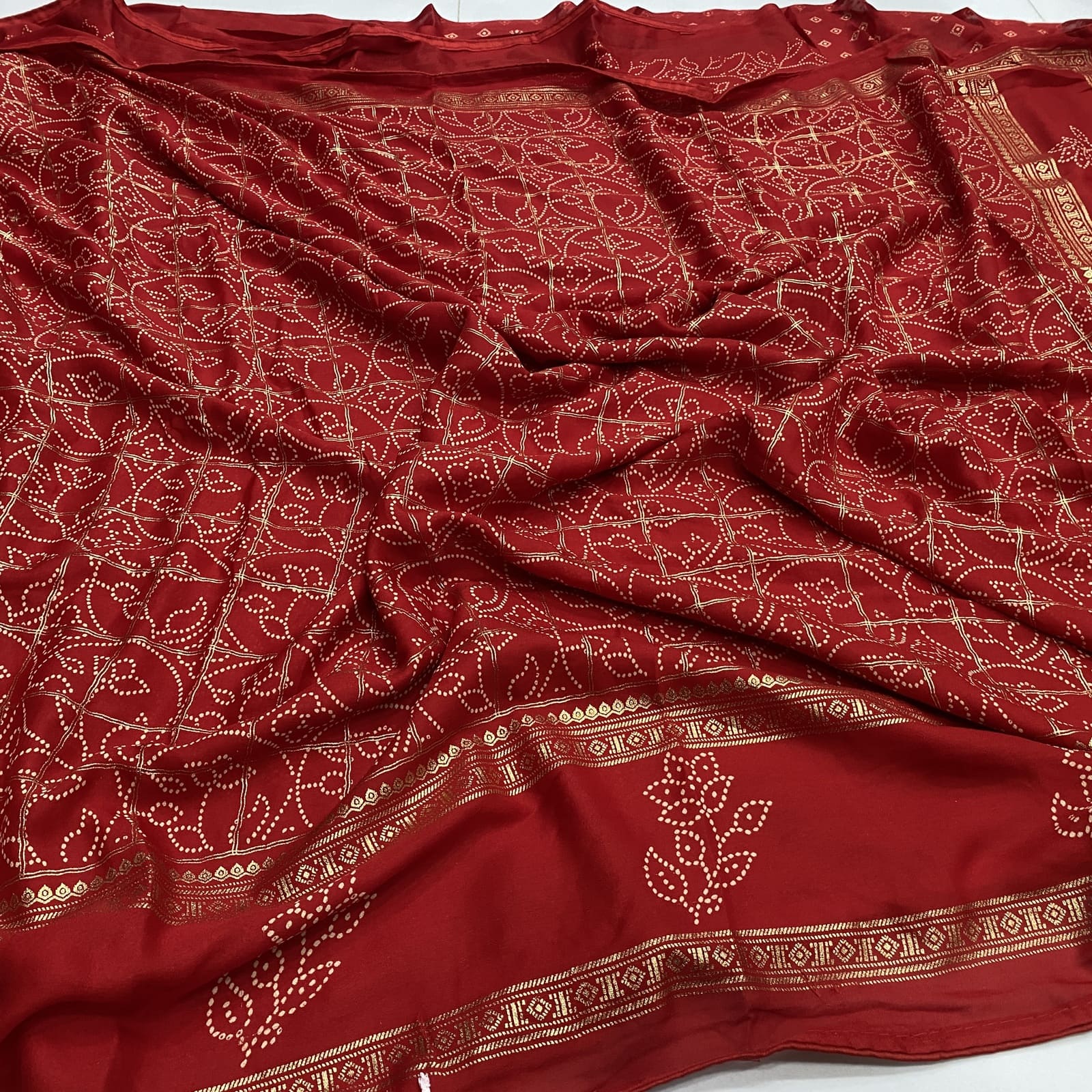 viscose-georgette-gold-foil-leaf-print-saree-pink-body